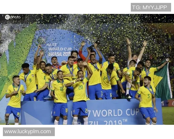 巴西人对足球明星的热爱与追捧展现了他们的文化与激情